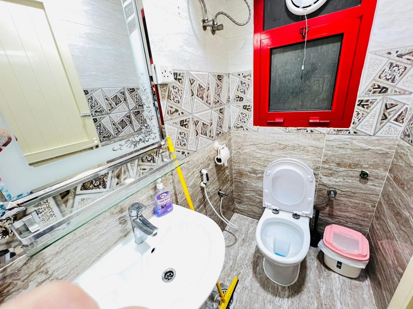 Moon Backpackers , Al Rigga , Partition For Couples And For Singles Διαμέρισμα Ντουμπάι Εξωτερικό φωτογραφία